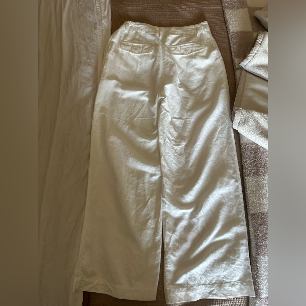 Gap Pleated Linen Pant